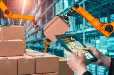 Yenilikçi depo ve fabrika dijital teknolojisi için akıllı robot kol sistemleri