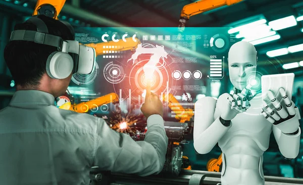 Robot dell'industria meccanizzata e lavoratori umani che lavorano insieme nella futura fabbrica — Foto Stock