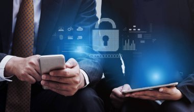 Güvenli veri erişimi için şifreleme, parmak izi kimliği, bulut güvenliği, e-posta, kredi kartı ve veritabanı kilidini gösteren siber güvenlik sistemi