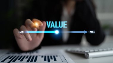 Veri analizi, kalibrasyon ve iyileştirme Latch odaklanarak değer, performans ve optimizasyon düzeyini gösteren değer ölçüm ve ayarlama kavramı