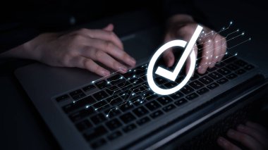 Kalite güvencesi ürün mükemmelliğini uyum kontrolleri, soru-cevap sistemleri ve güvenilir sonuçlar için tutarlı bir kontrol sağlar. Latch