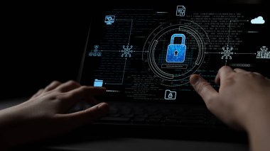 Siber güvenlik, güçlü altyapı ve proaktif dijital savunma stratejileri kullanarak güvenlik ihlalleri, hacklemeler ve ağ saldırılarına karşı korur. Latch