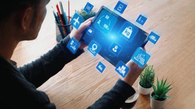 Lojistik ikonlar teslimatı, tedarik zincirini, depoyu ve nakliyatı gösteriyor. Lojistik küresel ticareti bağlar, lojistik ulaşımı optimize eder ve lojistik envanter takibini destekler. Gist