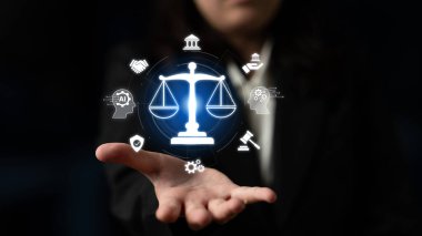 AI toplumu dönüştürüyor, önemli etik soruları gündeme getiriyor. Yapay zeka dizaynındaki ahlak kuralları adaleti sağlar. Al etik sorumlu kararı destekliyor. Yapay zeka gücünü güçlü etiklerle dengelemek çok önemli. Eğri