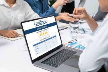 Müşteri geribildirim ve şirket işleri için canlı bilgisayar yazılımı analizi