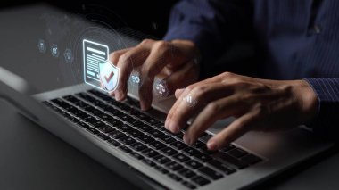 Uyum, standartlar, yasalar ve politikalarla uyumluluğu güvence altına alır. Güçlü bir uyum sistemi düzenlemelerin uygulanmasına, örgütlerin korunmasına ve küresel uyum sağlanmasına yardımcı olur. Muxer