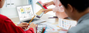 Web sitesi tasarım yazılımı çevrimiçi perakende ticaret ve e-ticaret için canlı şablon sağlıyor