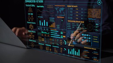 Veri merkezi izleme paneli ağ performansını, bağlantı durumunu, kullanım oranını ve telekomünikasyon içgörüsünü görselleştirir. Veri merkezi verimlilik iyileştirme ağı şeffaflığını izliyor. Thunk