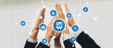 Ofis çalışanlarının el ele dizilmesi başarılı bir iş ortaklığı grubunu ve panoramik pankartta kamu işyerinde güçlü bir birlik takım çalışmasını sembolize ediyor. Kurnaz Dostluk