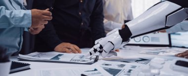 İş ekipleri, stratejik gelişim toplantıları sırasında öngörücü verileri yapay zeka araçlarıyla analiz ederek, işbirlikçi pazarlama planlarını rafine ederler. Noogenesis Yapay Zeka