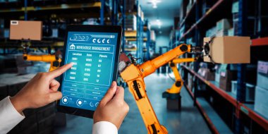 Yenilikçi depo ve fabrika dijital teknolojisi için akıllı robot kol sistemleri. İnternet ağına bağlı IOT yazılımı kullanarak endüstri mühendisliği tarafından kontrol edilen otomasyon üretim robotu .