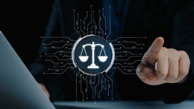 Adalet ölçeğini gösteren fütürist dijital hukuk arayüzü, dijital hukukun altını çizen, AI uyumu, dijital hukuk sistemleri ve güvenli yönetim için dijital hukuk düzenlemeleri. Elide