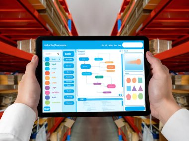 Okul eğitimi için geliştirilen kodlama ve programlama yazılımı. Basitleştirilmiş program, öğrenci çocuklar için okul sınıfında temel kodlama ve programlama eğitimi için kolay yazılım.