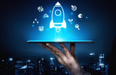 Girişim büyümesi, yenilikçilik, roketten esinlenilmiş momentum ve enerji sektörünün gelişimini ve girişimci başarısını sağlayan erken safha stratejileriyle başlar. Kefil