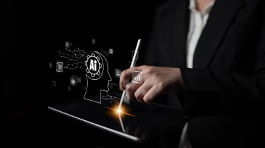 LLM 'de yapay zeka asistanı, büyük veriler, makine öğrenimi ve üretken yapay zeka gücü gelişmiş iş uygulamaları için ajanssal yapay zekayı destekliyor. Latch