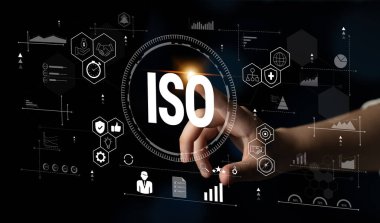 Uluslararası kalite yönetimi standartları için ISO sertifikası kavramı. İş sürecinin kalitesini, verimliliğini ve uyumu sağlayan bir sistem. Motif