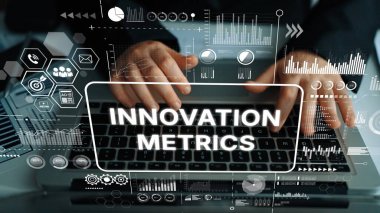Laptop Klavyesinde Fütürist Veri Görselleştirmesi ile İş Profesyonel Analiz Ölçümleri. Asemptotik akıllı veri analitiği.