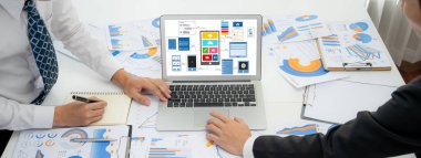 Hareketli mobil uygulama ve web sitesi için UX UI tasarım süreci. Profesyonel uygulama geliştiricisi için kablo grafiğinin yaratıcı prototipi .