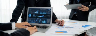 İş veri paneli, pazarlama stratejisi planlaması için iş zekası analizi sunar. Müşteri taleplerini analiz etmek ve iş dünyasının geleceğini önceden görmek için büyük veriler sunulur.