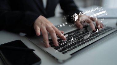 LLM 'de yapay zeka asistanı, büyük veriler, makine öğrenimi ve üretken yapay zeka gücü gelişmiş iş uygulamaları için ajanssal yapay zekayı destekliyor. Latch