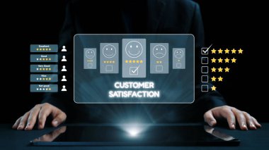 Bu resim, hizmet kalitesi ve kullanıcı deneyimini etkin bir şekilde temsil eden geri bildirim simgeleri ve derecelendirme yıldızlarının yer aldığı müşteri memnuniyeti değerlendirme sürecini göstermektedir. Dörtgen