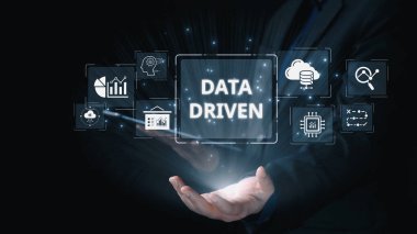 Veri güdümlü karar verme işi analitik, veri toplama ve yapay zeka sistemleri yoluyla güçlendirir. Veri güdümlü araçlar veri işleme ve veri görselleştirmesini veri platformları boyunca destekler. Elide