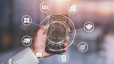 B2B stratejisi ve teknoloji iş-ticaret operasyonlarını dönüştürme, iletişimi optimize etme ve dijital B2B araçları ve yenilikler ile pazar verimliliğini artırma. Spire.