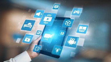 Modern multimedya dünyasında dijital medya, iletişim ve çevrimiçi platformları temsil eden video, ses, fotoğraf ve yayın ikonlarına sahip multimedya teknolojisi. Gist