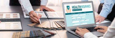 Kolay form doldurma için sağlık sigortası web sitesi canlı kayıt sistemi