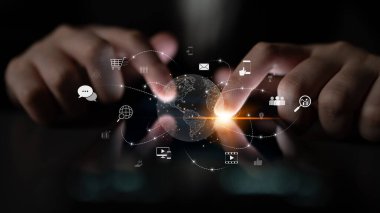 Küresel dijital iletişimin görselleştirilmesi ve küresel ağ, dijital ağ, iletişim ağı ve çevrimiçi ağ gibi çeşitli platformlar arasında çevrimiçi olması. Latch