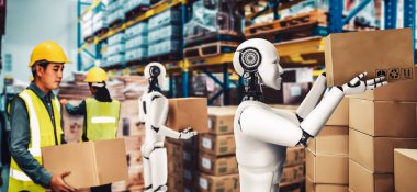 Yenilikçi endüstri robotu insan işçilerle birlikte depoda çalışıyor. Sanayi devrimi ve otomasyon üretim süreci için yapay zeka kavramı .
