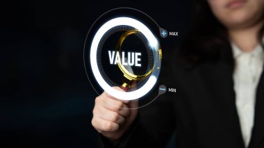 ERP platformları iş süreçlerini optimize eder, verimliliği artırır ve işletmeleri kurumsal kaynak planlaması ve dijital ERP sistem uygulaması yoluyla yürütür. Latch