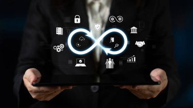 Sonsuzluk kavramı sınırsız yeniliği, yaratıcı büyümeyi ve gelecekteki gelişmeler için sonsuz iş fırsatlarını kucaklamayı temsil eder. Latch