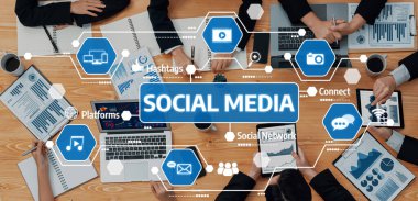 Modern dijital iletişimde işbirliği ve teknolojinin vurgulandığı, sosyal medya stratejileri ve araçlarının sergilendiği dinamik bir sunum düzeneği keşfedin. Dostluk