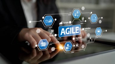 Bir profesyonel, Agile metodoloji kavramlarını keşfetmek, proje yönetiminde yenilik sergilemek ve takım işbirliğini ve verimliliğini artırmak için dijital tablet kullanır. Tessel