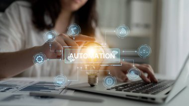 Modern otomasyon sistemleri, insanları ve verileri birleştirerek iş akışı verimliliğini sağlıyor. Akıllı otomasyonla, işletmeler kusursuz entegrasyon ve otomasyon araçlarıyla potansiyelin kilidini açıyor. Eğri