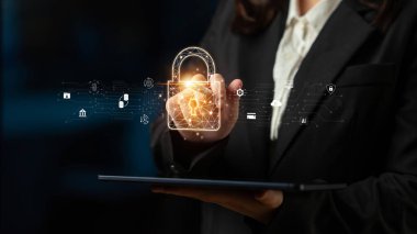 Siber güvenlik verileri ve sistemleri korur. Siber güvenlik yapay zeka kullanır, dijital güvenlik bulutları korur, siber güvenlik finansmanı korur ve erişim kontrolünü sağlar. Latch