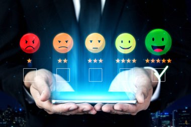 Müşteri geribildirim analizi, çevrimiçi inceleme görüşleri ve veri değerlendirmesi yoluyla memnuniyeti, hizmet kalitesini ve iş itibarını artırır. Kefil