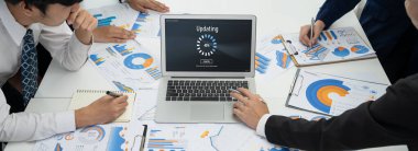 Aygıt yazılım güncellemesinin canlı sürümü için bilgisayarda güncelleme