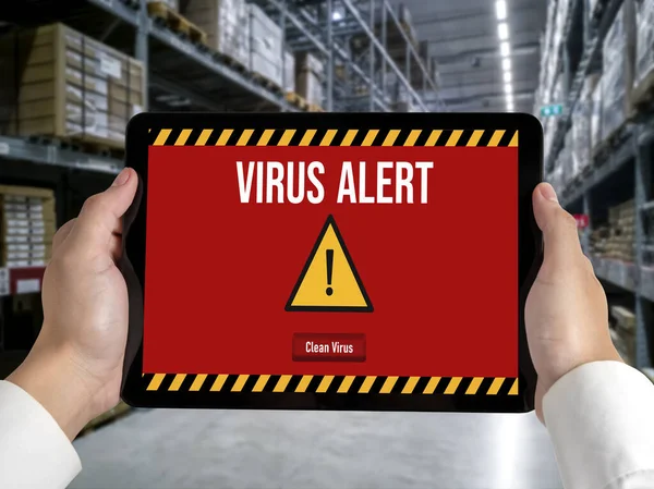 Bilgisayar ekranındaki virüs uyarısı mobil siber tehdit, hacker, bilgisayar virüsü ve kötü amaçlı yazılım tespit edildi