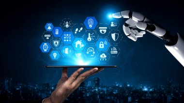 Yapay zeka ev güvenliğini yönetir, akıllı cihazları izler, izinsiz girişleri tespit eder ve evler için güvenli otomatik erişim kontrolü sağlar. Ayartma