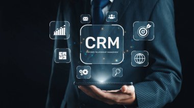 CRM platformları veri analizi, CRM iletişim araçları ve otomasyon yoluyla müşteri ilişkilerini geliştirir. CRM sistemleri müşteri yönetimi, izleme ve CRM ilişki başarısını destekler. Elide