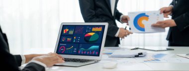 İş veri paneli pazarlama stratejisi planlaması için canlı iş zekası analizi sağlar