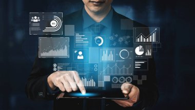 Veri içgörüleri, grafikler ve analizler performansı görselleştirmeye yardımcı olur. Veri stratejiyi yönlendirir, analitik büyümeyi artırır ve veri analitik yoluyla iş sonuçlarını geliştirir. Kefil