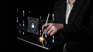 Siber güvenlik, güçlü altyapı ve proaktif dijital savunma stratejileri kullanarak güvenlik ihlalleri, hacklemeler ve ağ saldırılarına karşı korur. Latch