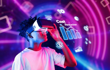 İş planlama ve optimizasyon tekniklerini geliştirirken maliyet azaltma ve mali yönetim için gelişmiş stratejiler sergileyen sanal bir gerçeklik sahnesi keşfedin. XDMCP