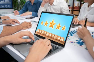 Pazarlama stratejisi planlaması için canlı yazılım bilgisayarında müşteri memnuniyeti ve değerlendirme analizi