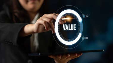 ERP platformları iş süreçlerini optimize eder, verimliliği artırır ve işletmeleri kurumsal kaynak planlaması ve dijital ERP sistem uygulaması yoluyla yürütür. Latch