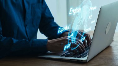 Modern Çalışma Alanında Dizüstü Bilgisayarda Animasyon Simgeleri, Küresel İletişim ve Teknoloji Konsepti ile Yazma. Dörtgen.