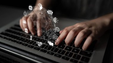 LLM 'de yapay zeka asistanı, büyük veriler, makine öğrenimi ve üretken yapay zeka gücü gelişmiş iş uygulamaları için ajanssal yapay zekayı destekliyor. Latch